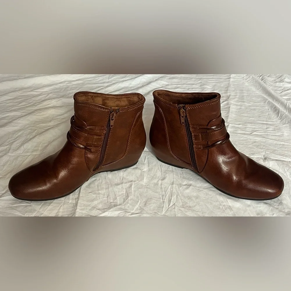 Rebound Patent Pending by Baretraps Women’s Wedge Brown Leather Boots Size 7.5